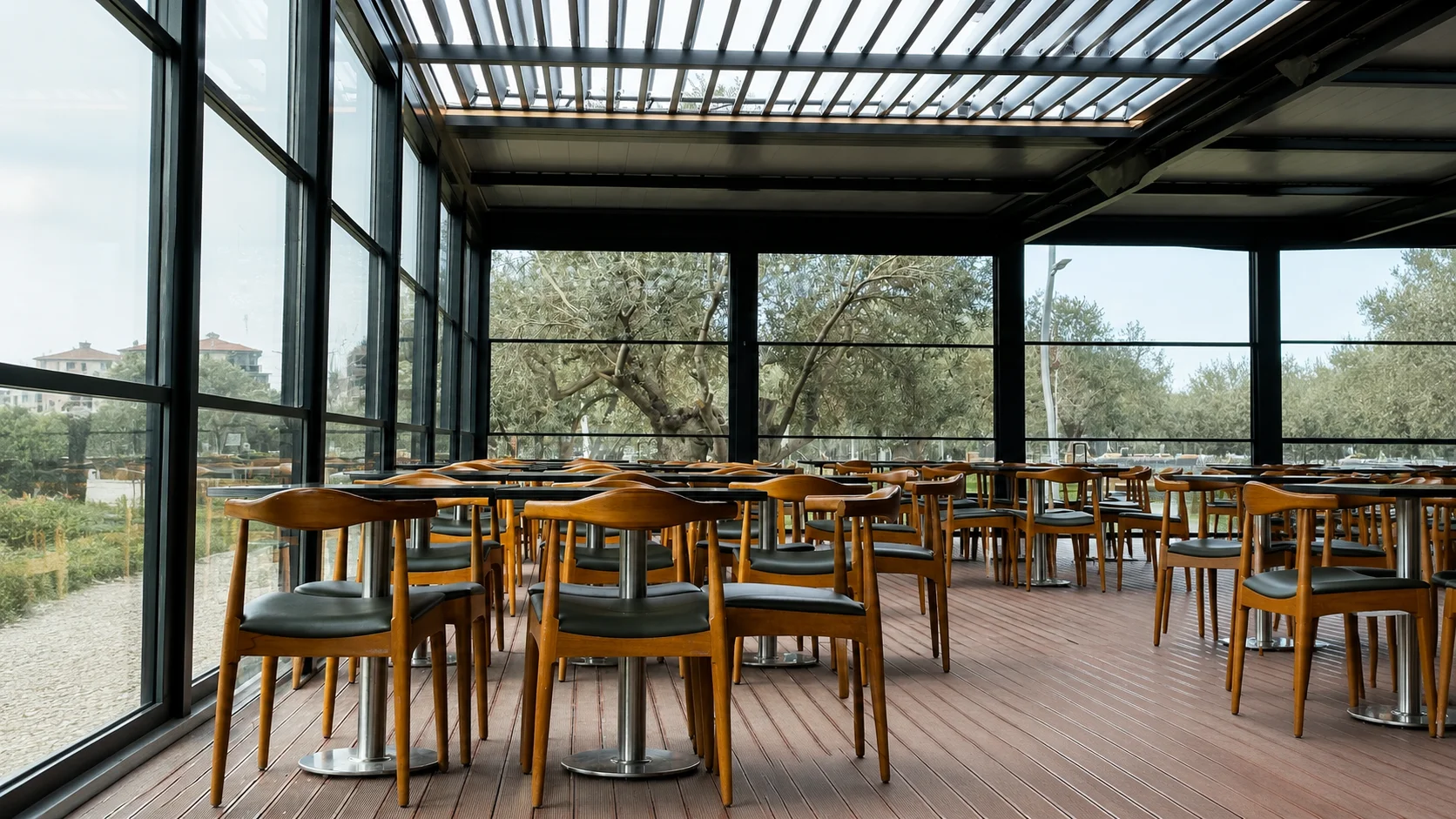 Bergama'da Kamusal Alan Projesi — Çift Hareketli Bioklimatik Pergola, Giyotin Cam ve Fotoselli Kapı
