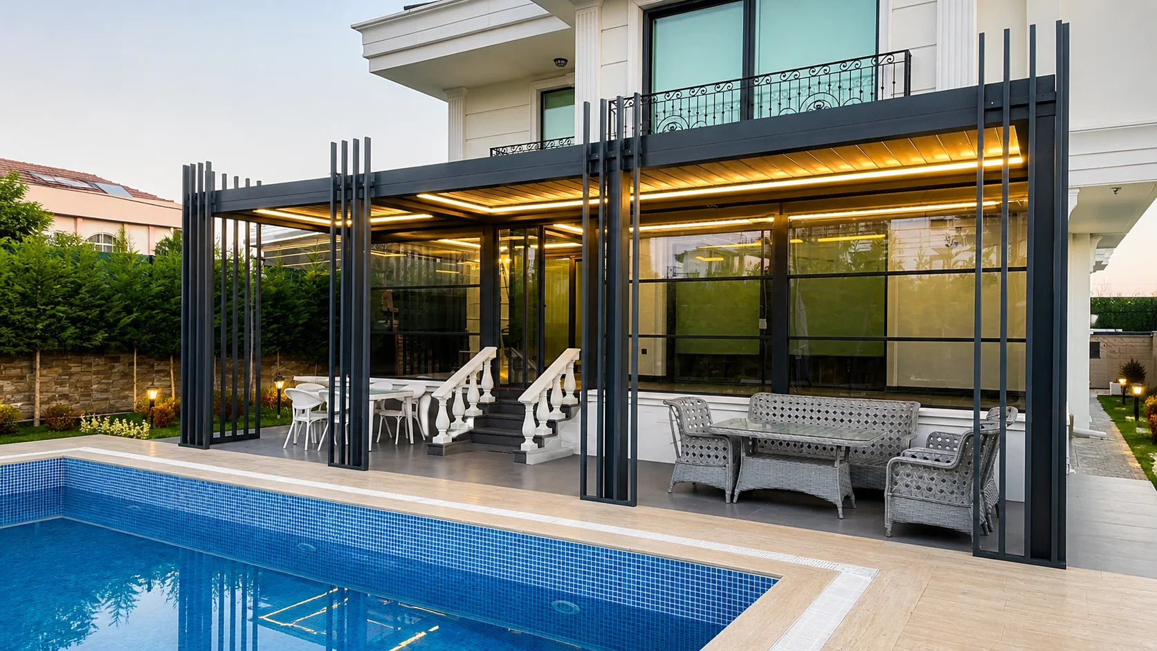 Büyükçekmece'de Manzaralı Teras — Tek Hareketli Bioklimatik Pergola ve Giyotin Cam Uygulaması